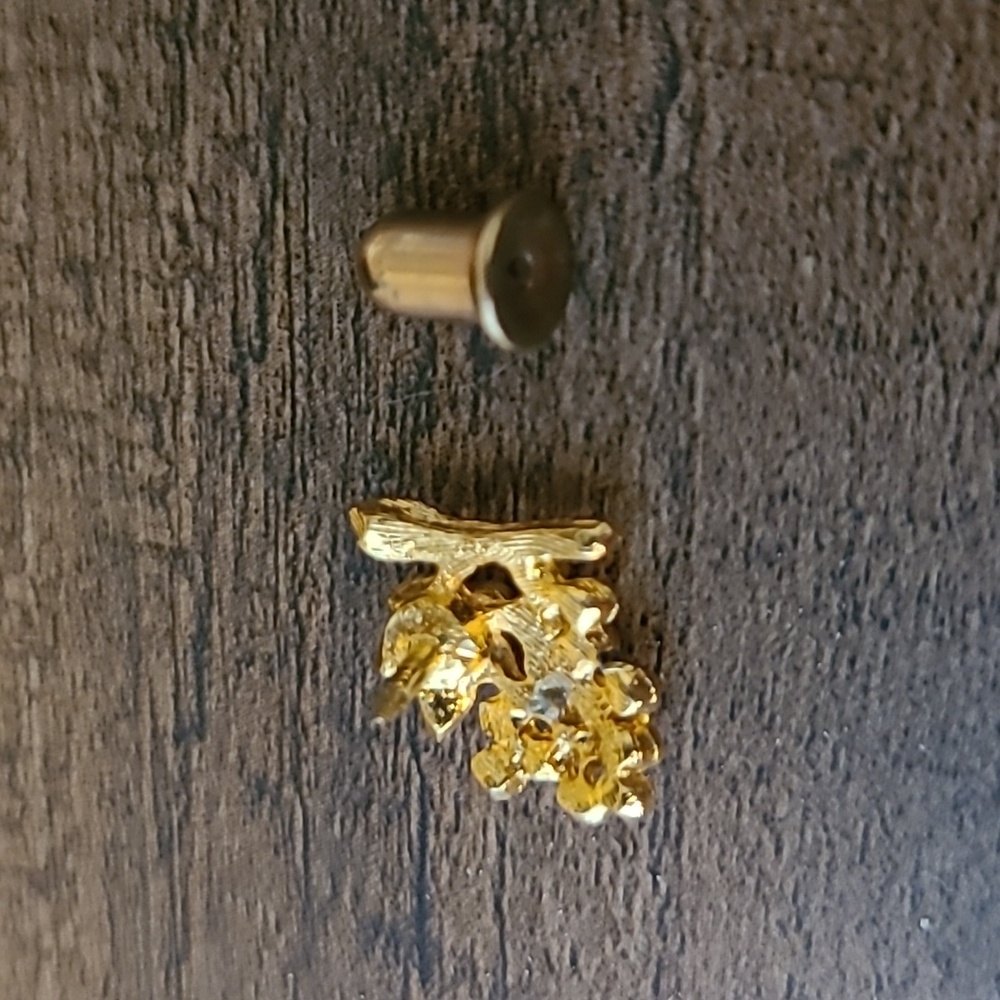 VINTAGE Gold Grape Pin - Picture 3 of 3